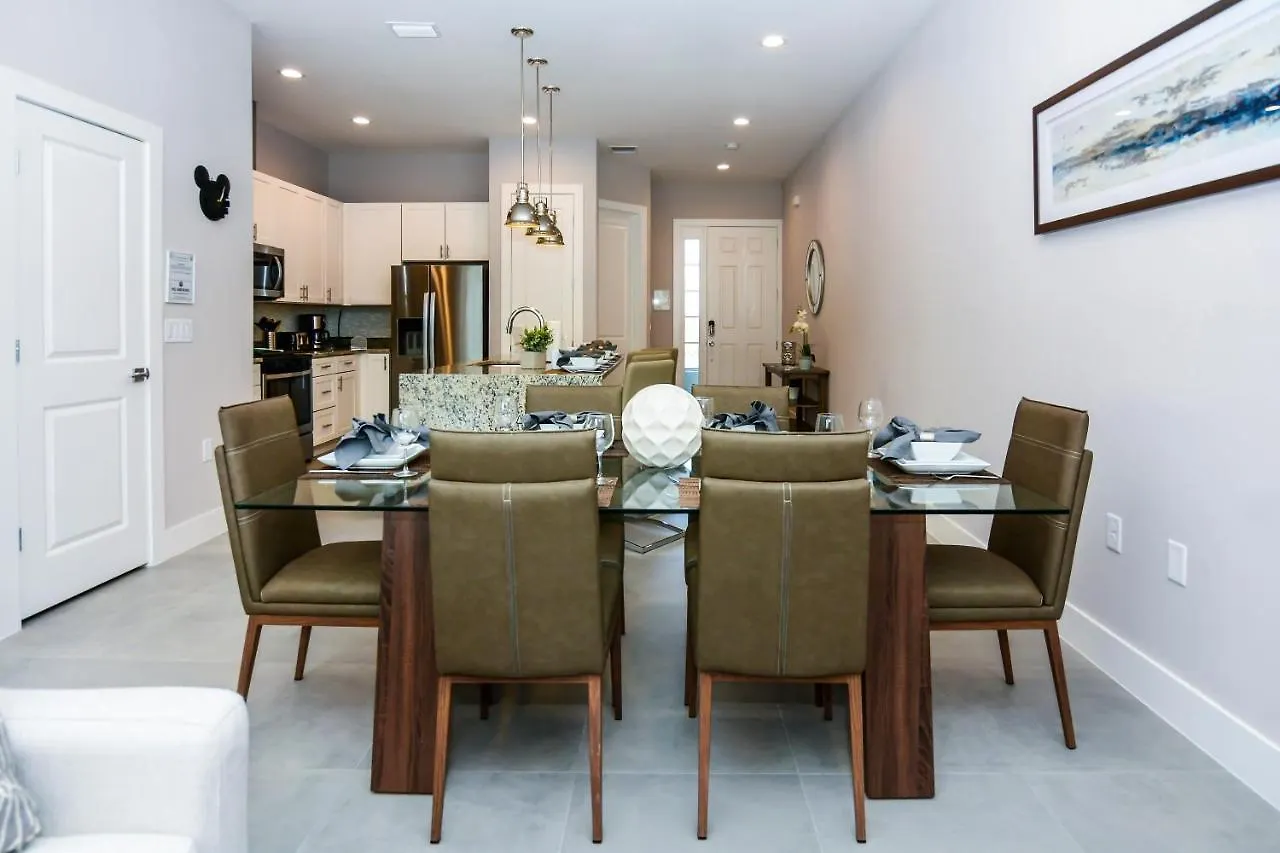 Dream Townhome With Balcony Summerville Su7576