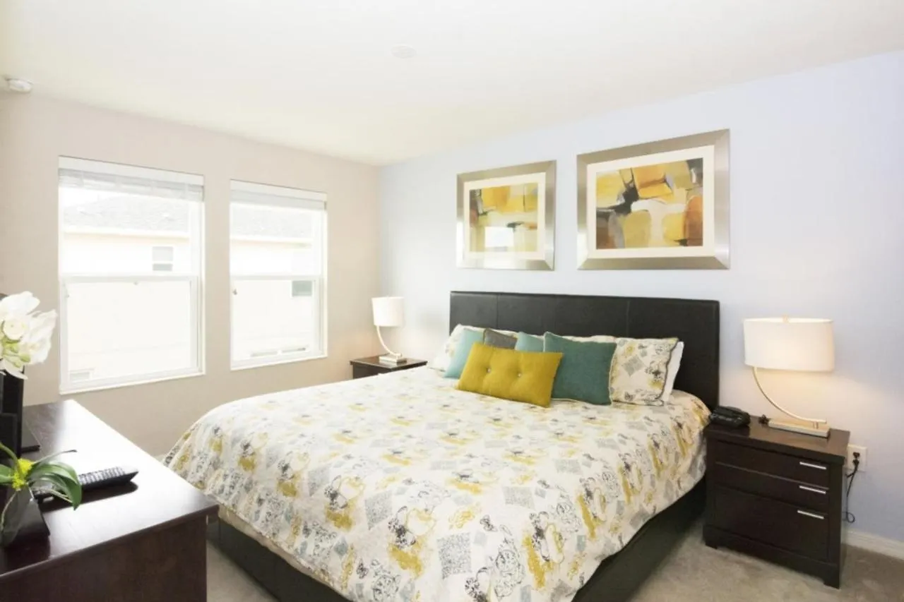 Cozy Townhome With Garage Next To Parks Cb3163