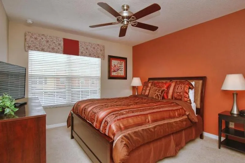 Beautiful 4 Bedroom Townhouse Located In Paradise Palms