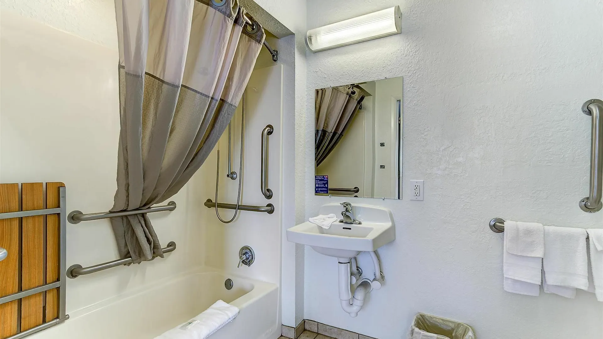 Hotel 6-kissimmee, Fl - Orlando 2*