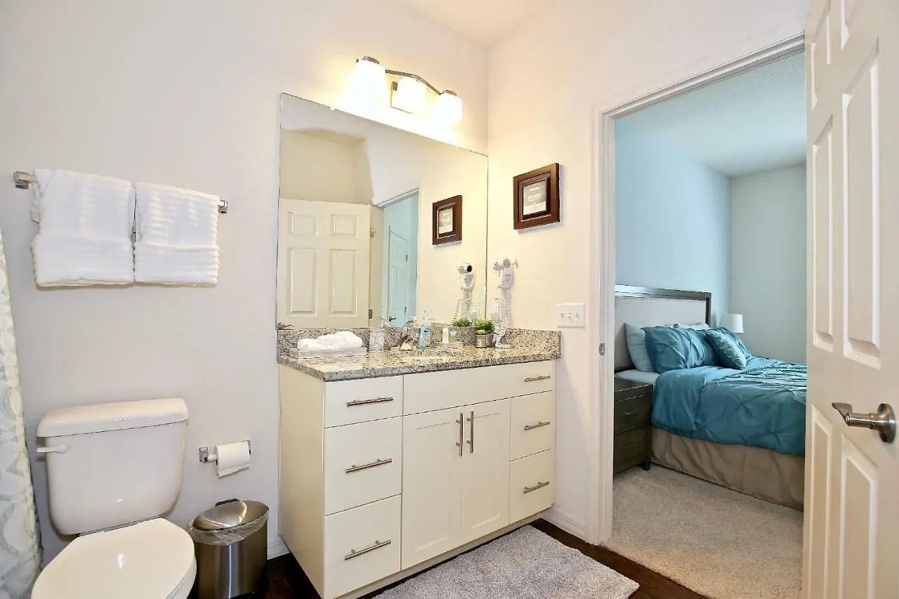 Amazing Townhouse Fits 10 In Gated Community 10 Min To Disney! Kissimmee