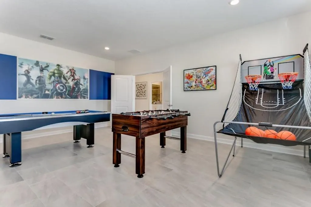 Superior 9 Bed Games Room, Pool Themed Rooms! Holiday home *