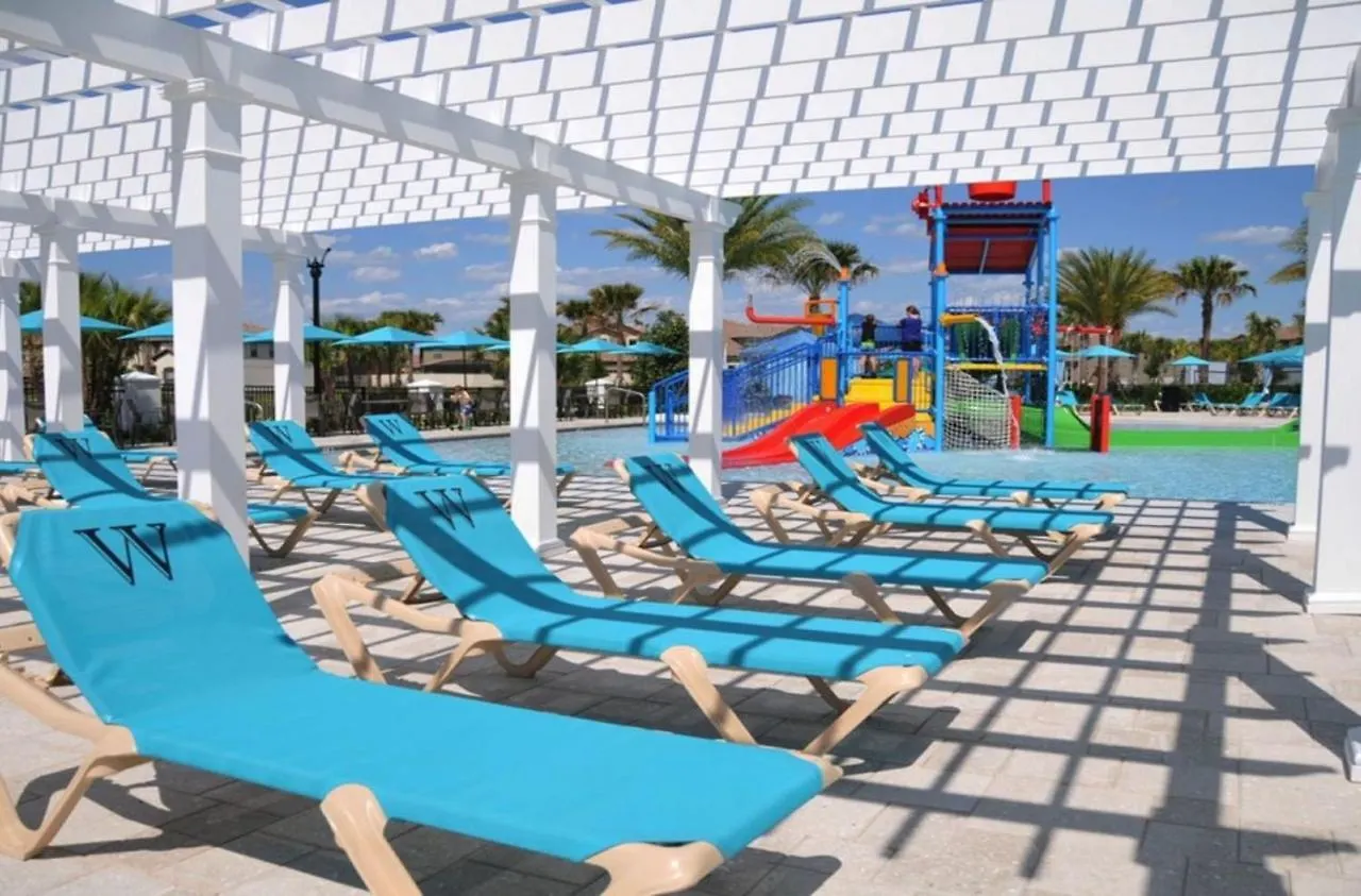 Prestige Large Pool Steps From Kissimmee