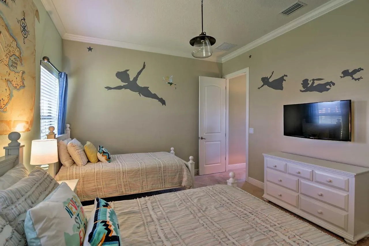 Luxe Reunion House With Private Pool Near Disney! Hébergement de vacances Kissimmee