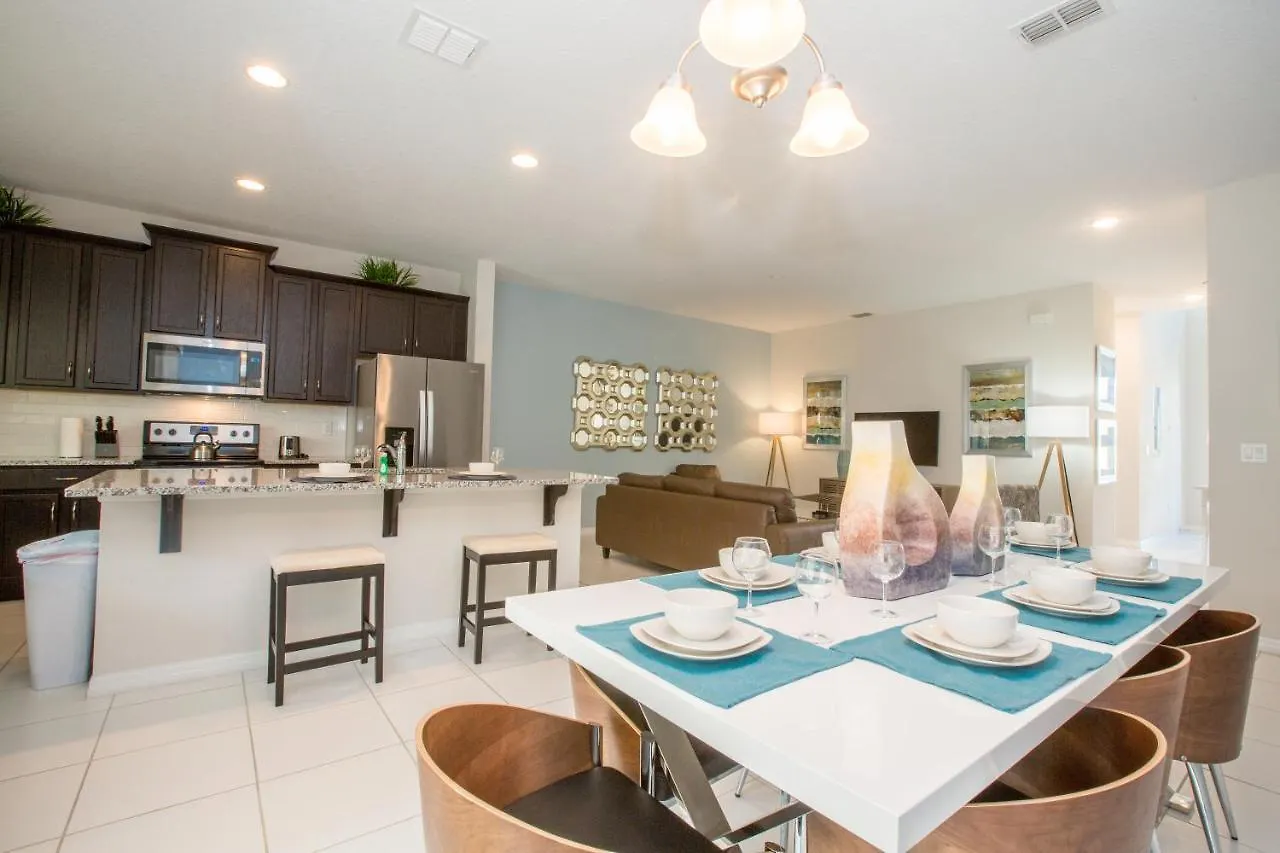 Beautiful Furnished Townhome W Private Pool Сasa de vacaciones *
