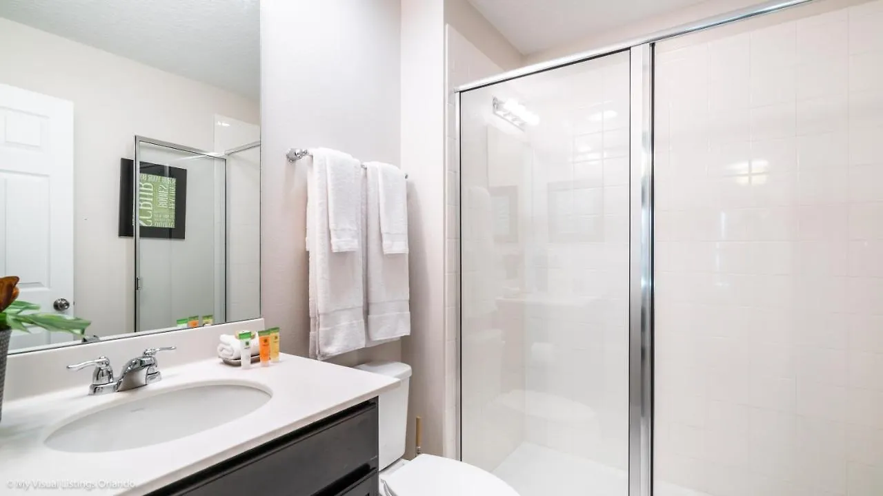 Сasa de vacaciones Beautiful Furnished Townhome W Private Pool