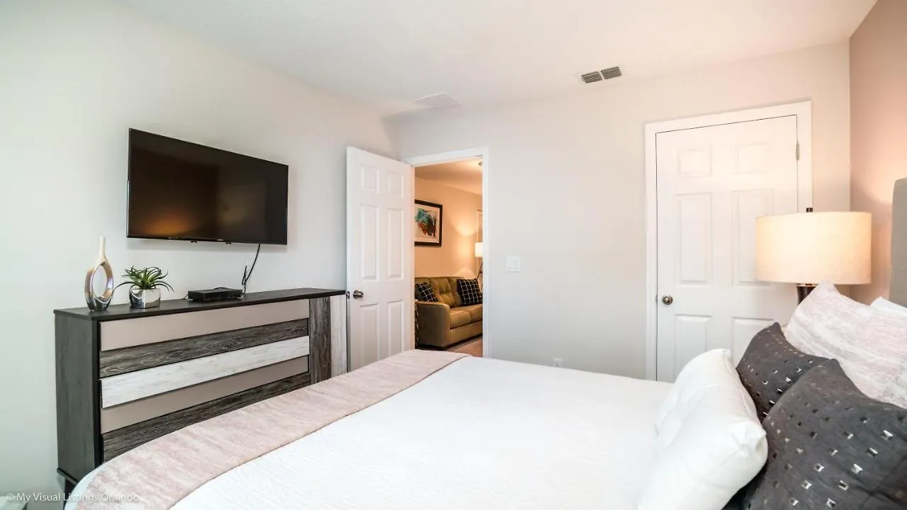 Сasa de vacaciones Beautiful Furnished Townhome W Private Pool *