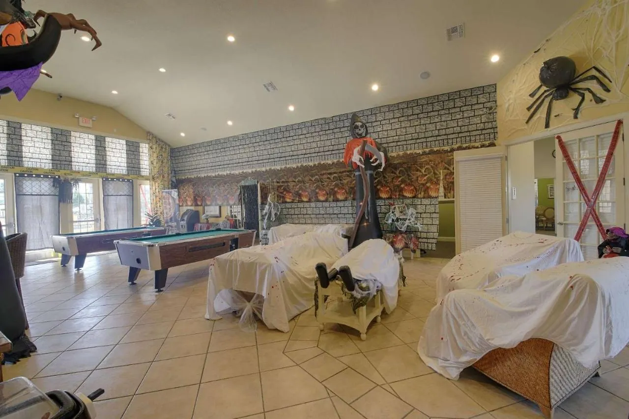 4562 Seven Dwarfs Hunters Creek