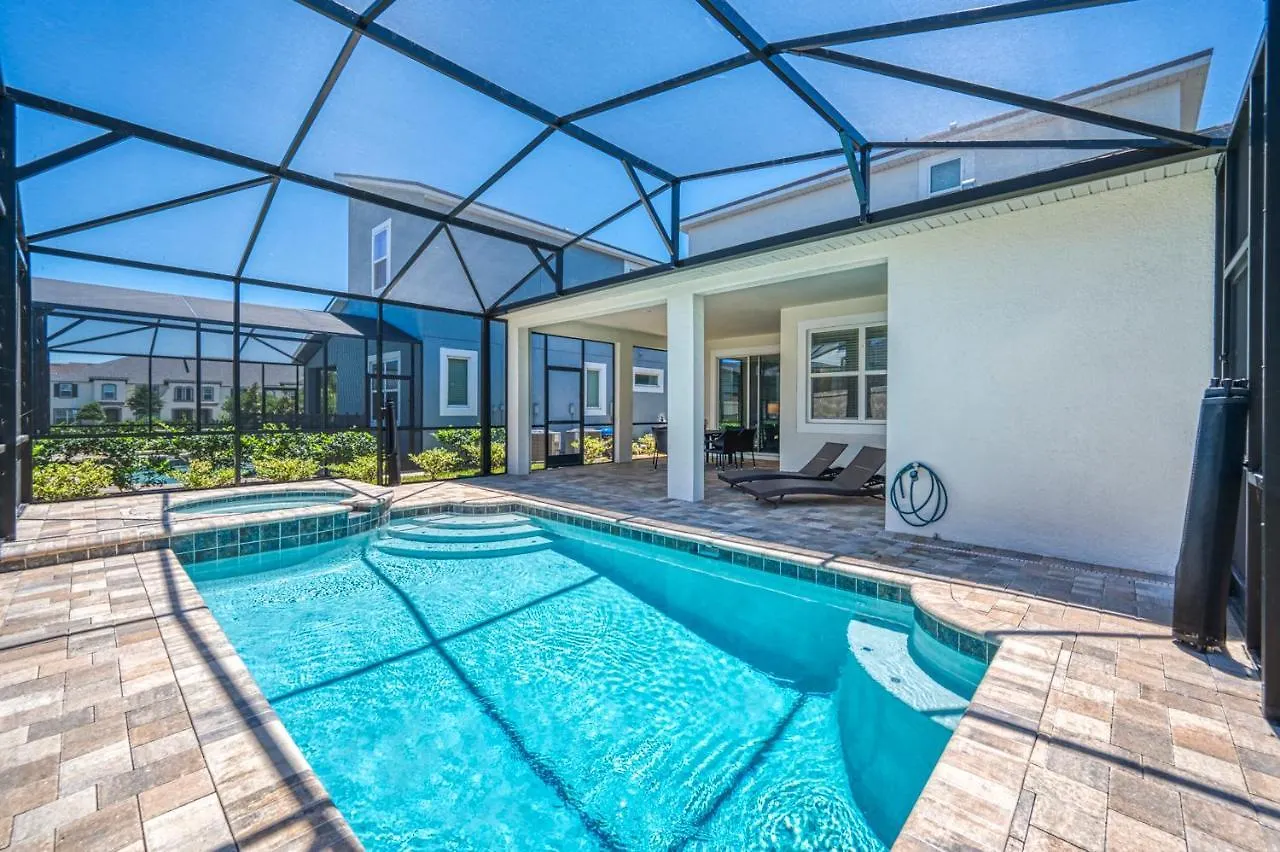Modern With Private Pool Near *