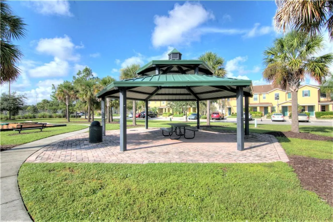 4 Bedroom Sunhaven Townhouse With Pool Near *