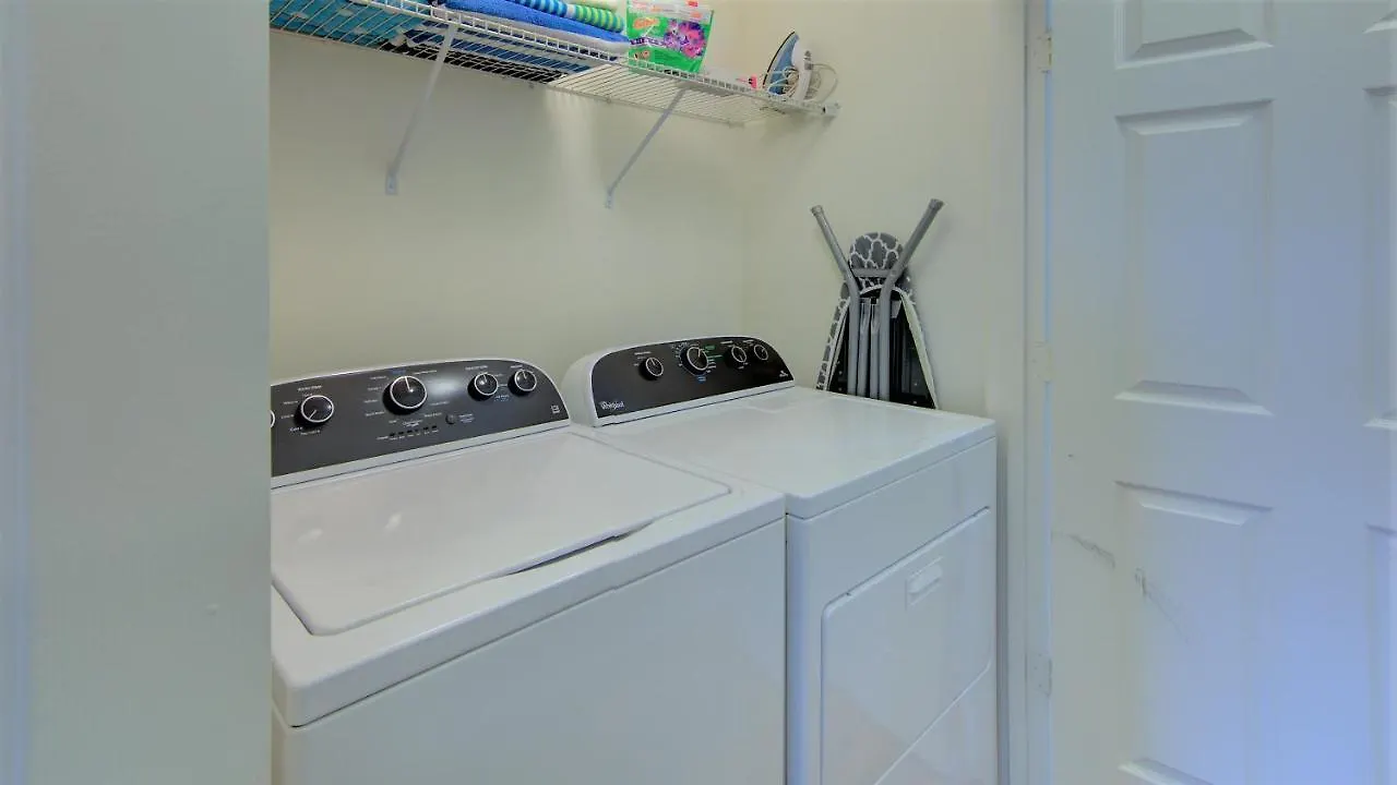 4 Bedroom Sunhaven Townhouse With Pool Near