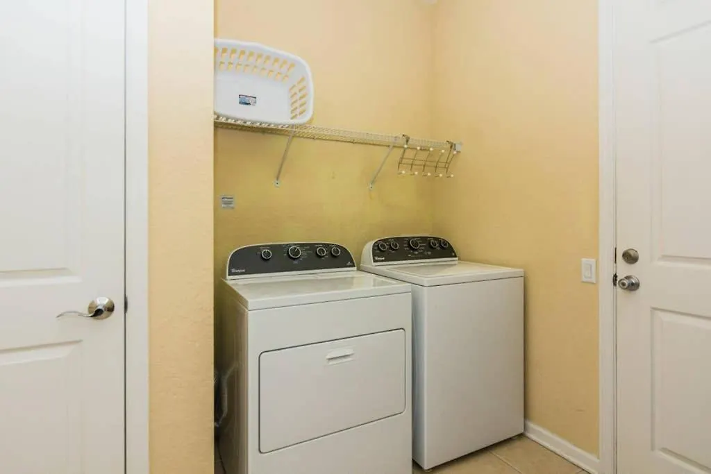 Apartment Cozy Vacation With A Full Kitchen 203