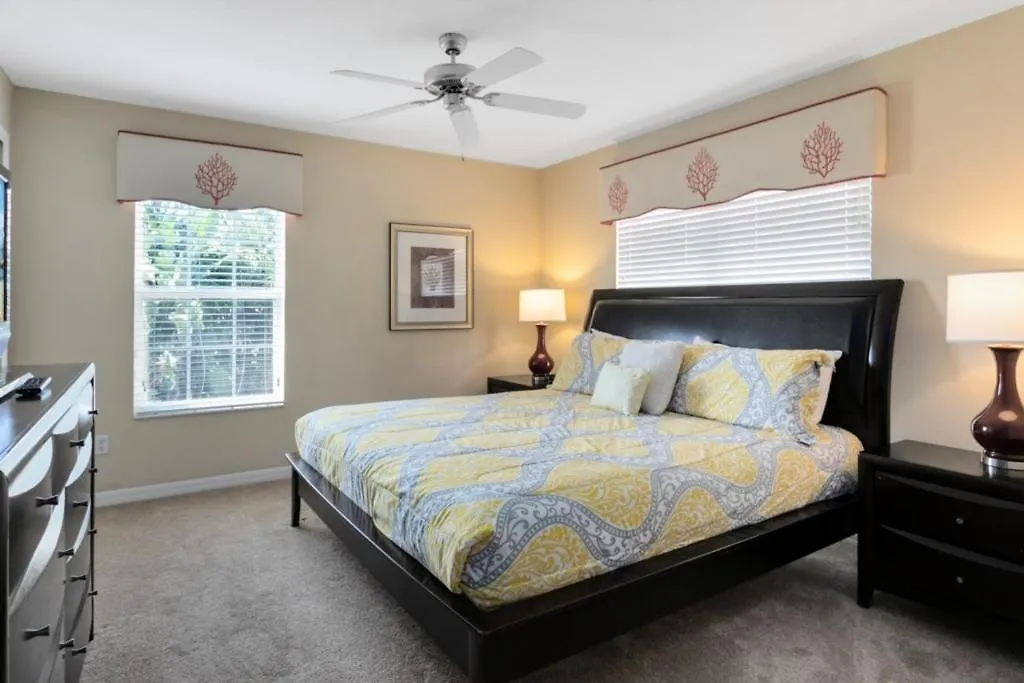 5 Bed 4 Bath Town With South Facing Pool Townhouse