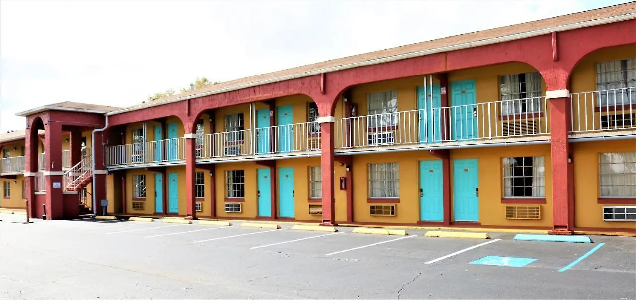 Howard Johnson By Wyndham Lake Front Park Motel 2*