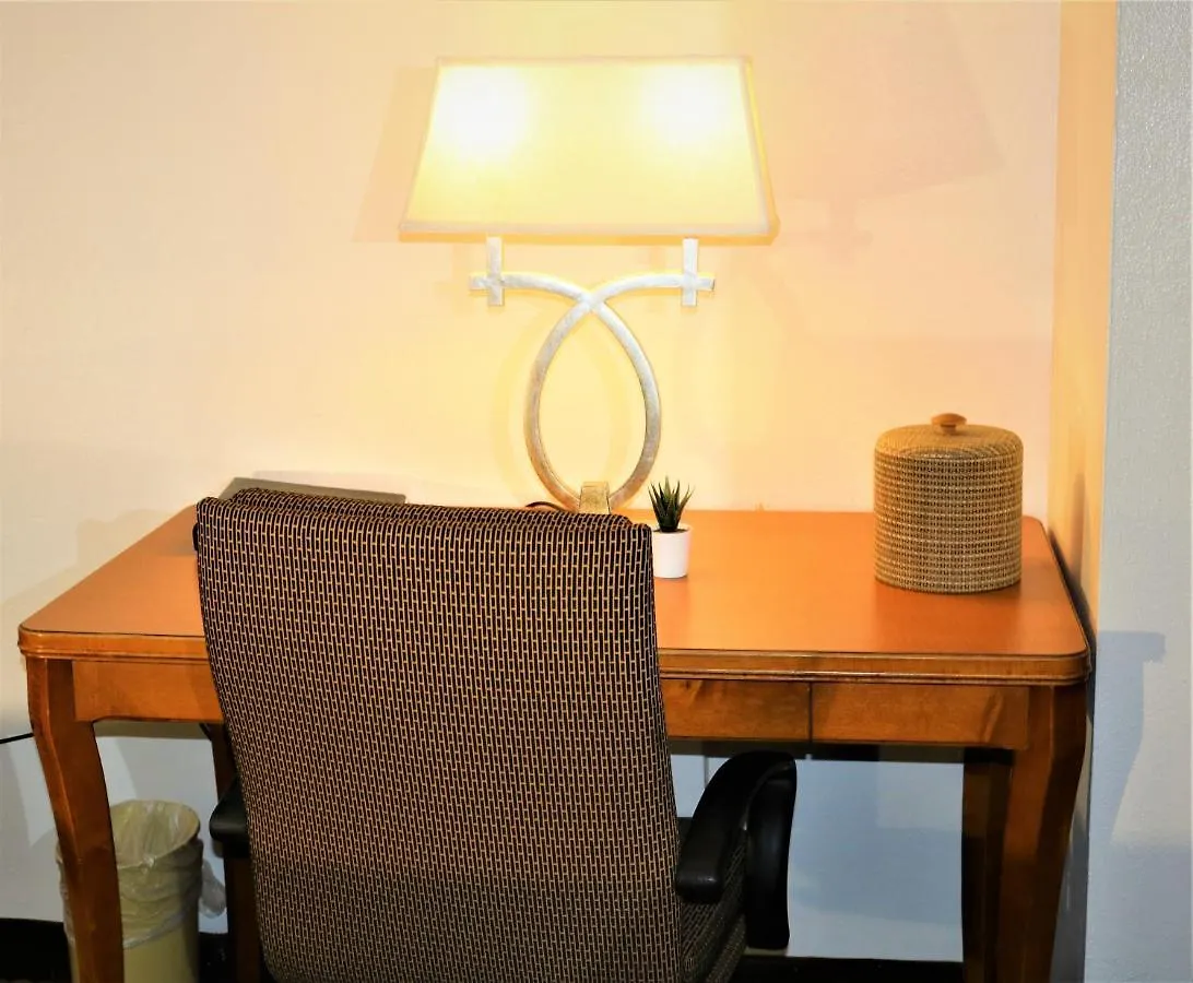 Motel Howard Johnson By Wyndham Lake Front Park 2*