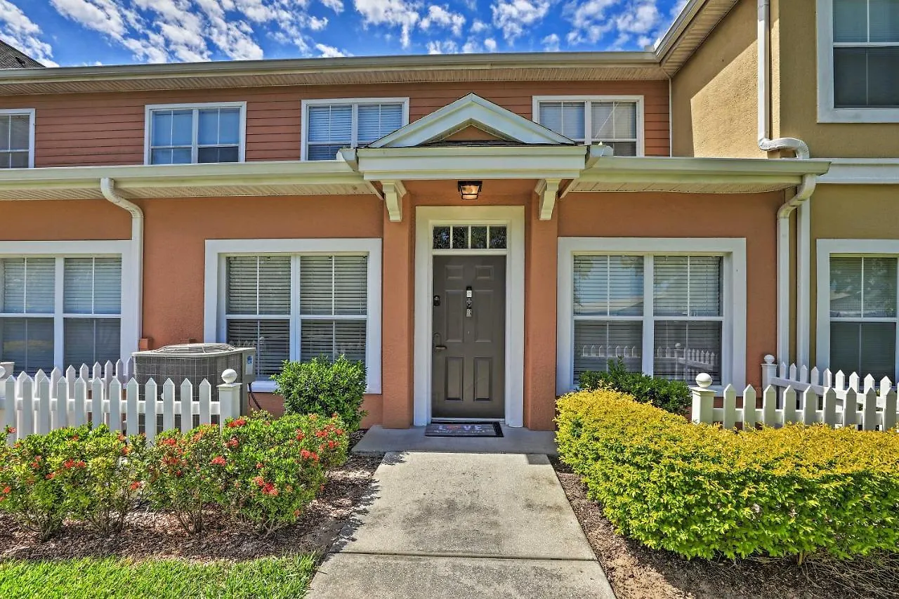 Retreat With Pool Access, 10 Mi To Disney! Semesterbostad *