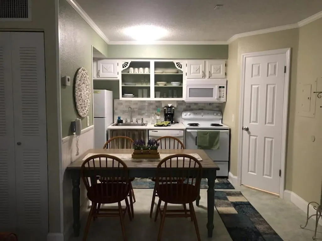 Casa de hóspedes 1br Cozyvilla -near Disney, Old Town, Theme Parks Shops