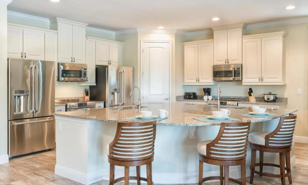 Holiday home Spacious 13 Bdrm Oasis With Large Pool And Deck At Reunion *