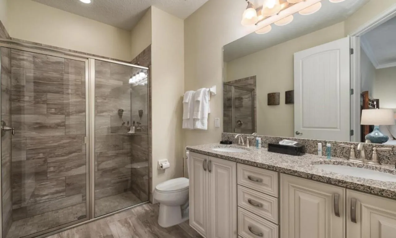Spacious 13 Bdrm Oasis With Large Pool And Deck At Reunion