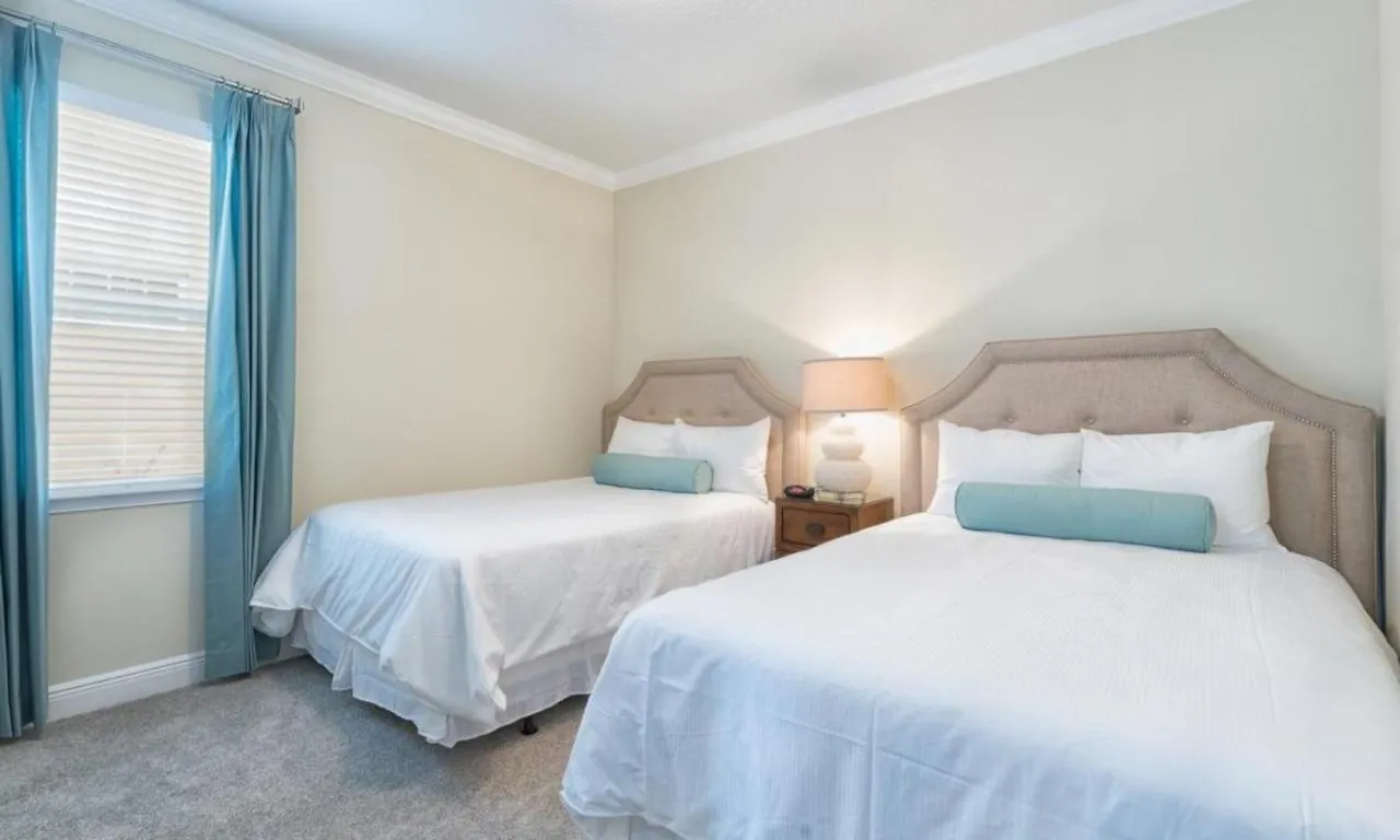 Spacious 13 Bdrm Oasis With Large Pool And Deck At Reunion