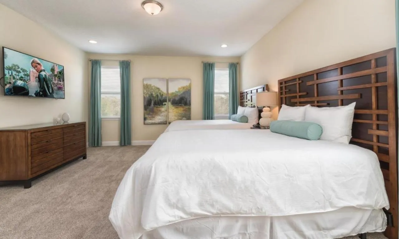Spacious 13 Bdrm Oasis With Large Pool And Deck At Reunion