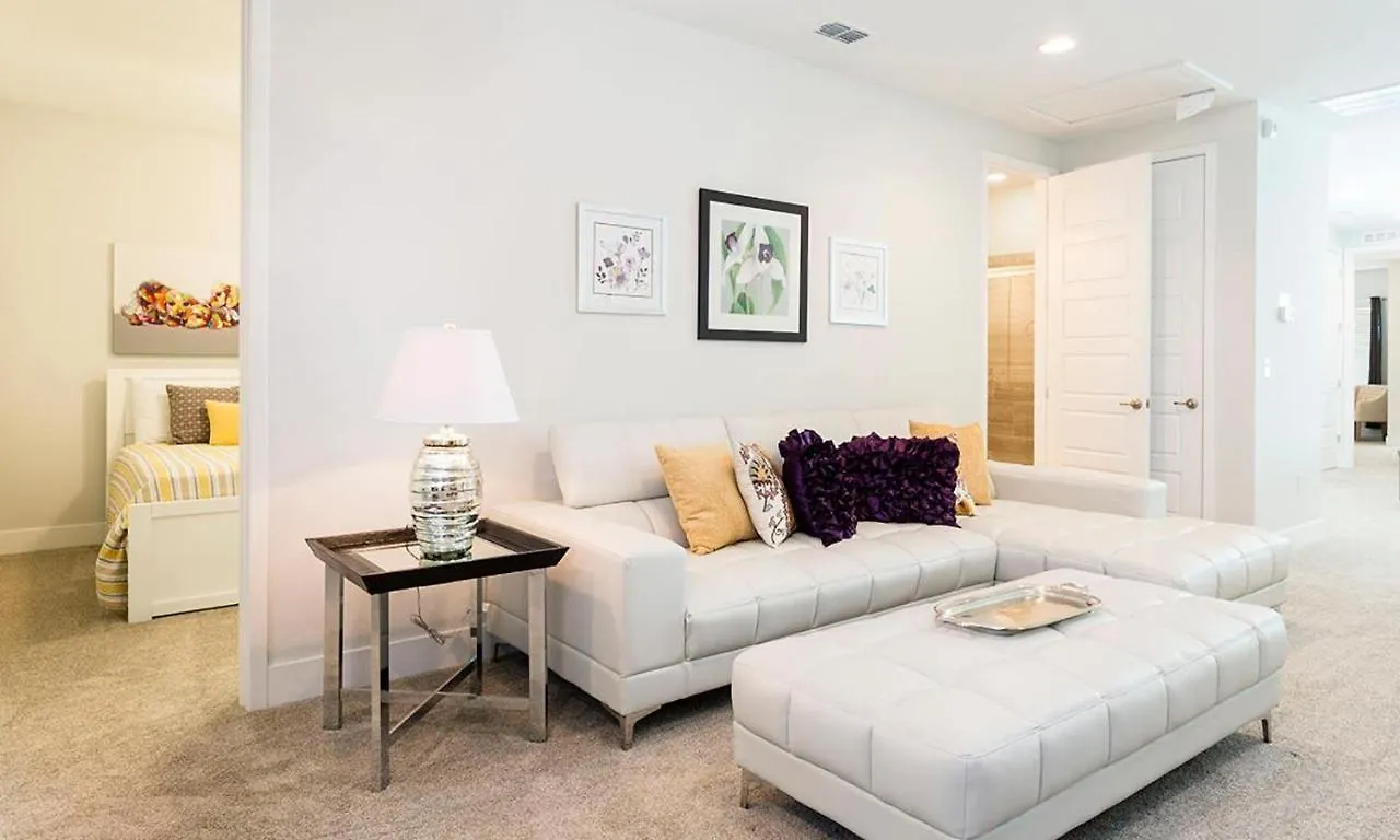 Stylish 5 Bdrm With Themed Bedroom At Reunion Holiday home *