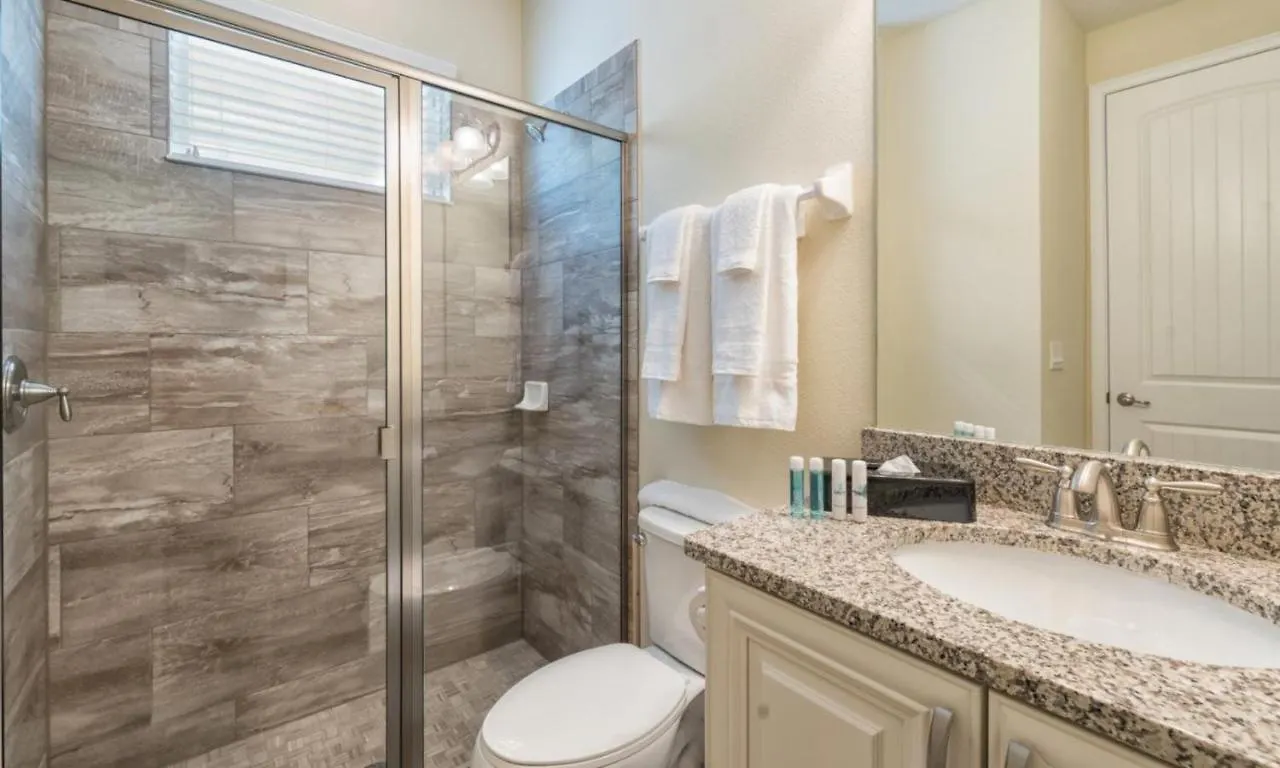 Spacious 13 Bdrm Oasis With Large Pool And Deck At Reunion *