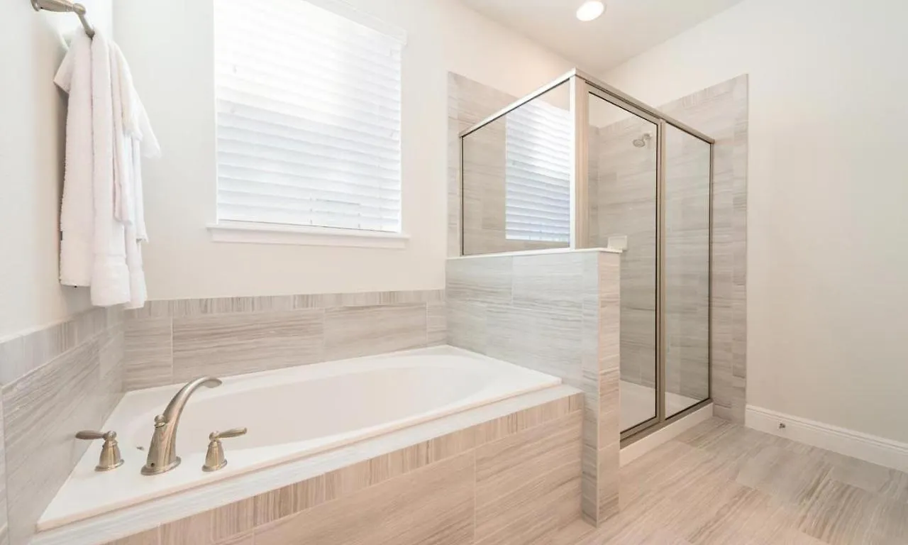 Wonderful 13 Bdrm With Private Theater At Reunion Casa de Férias Kissimmee
