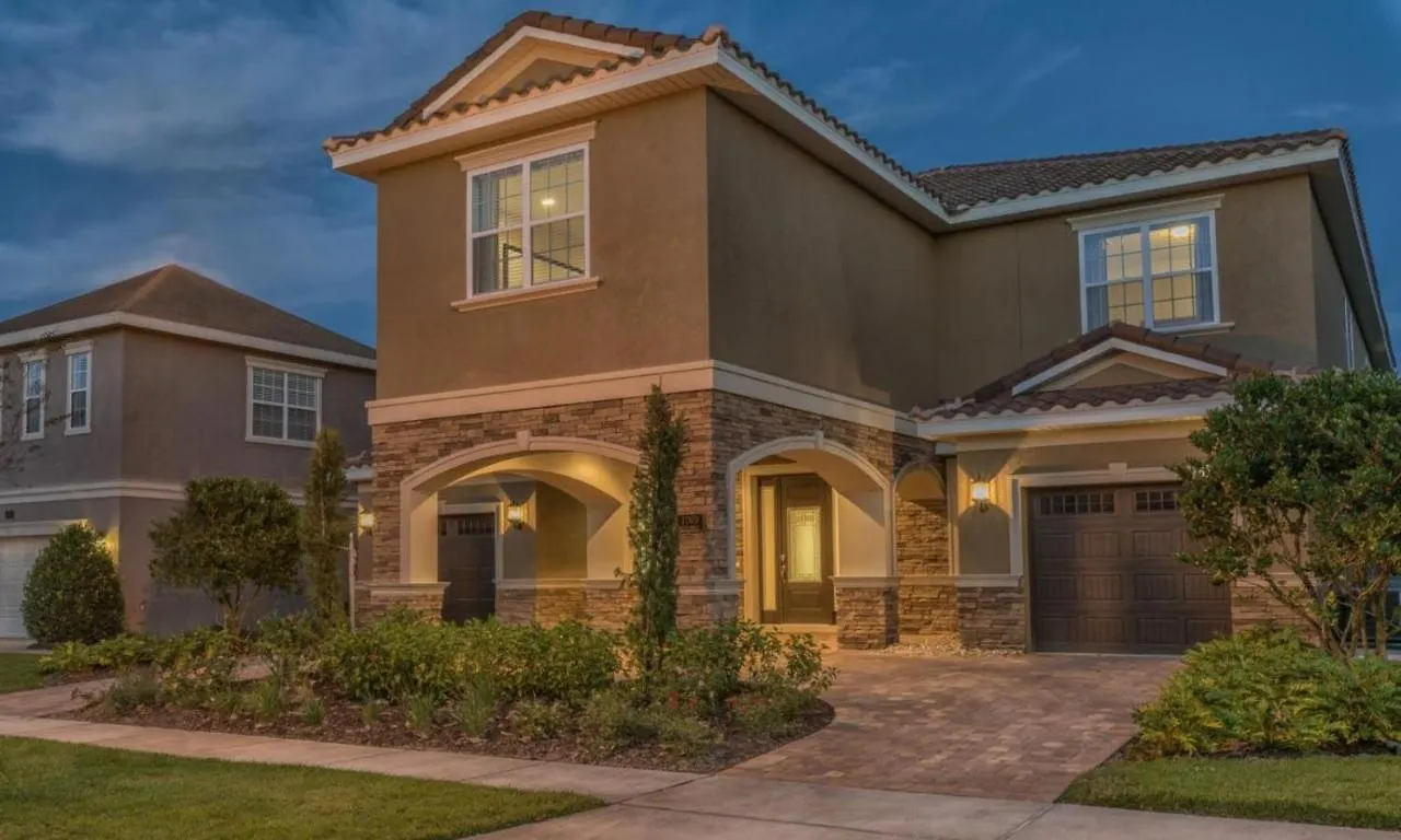Spacious 13 Bdrm Oasis With Large Pool And Deck At Reunion