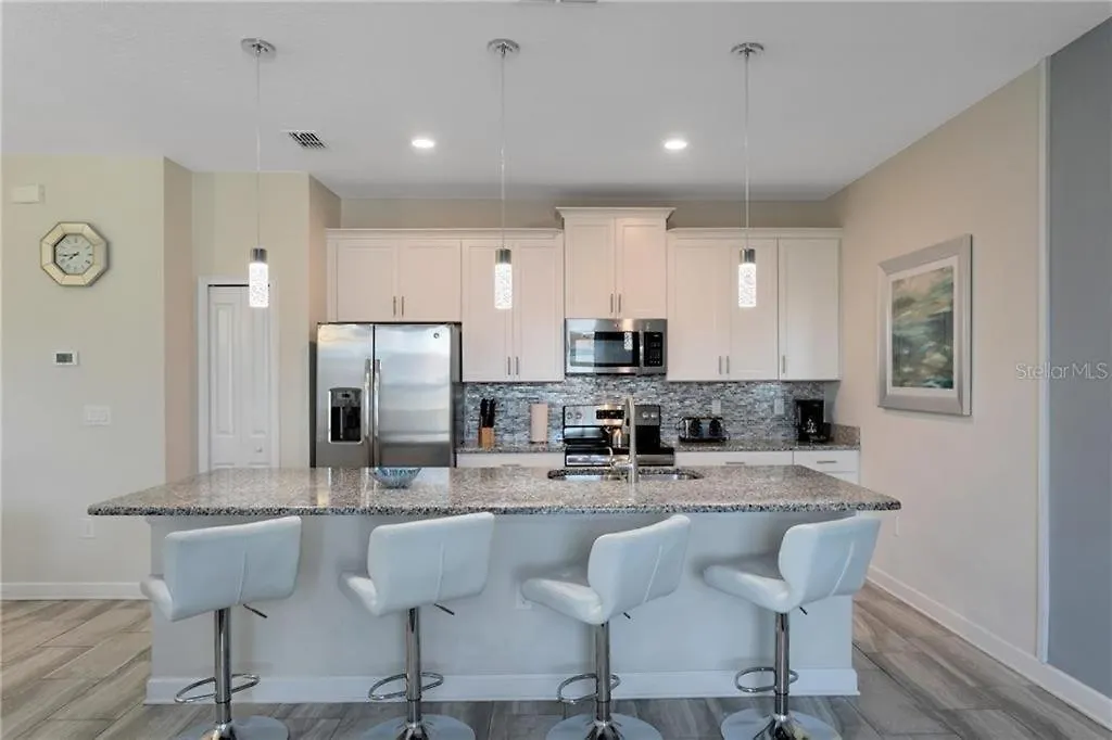 Storey 4 Bedroom Townhome Townhouse