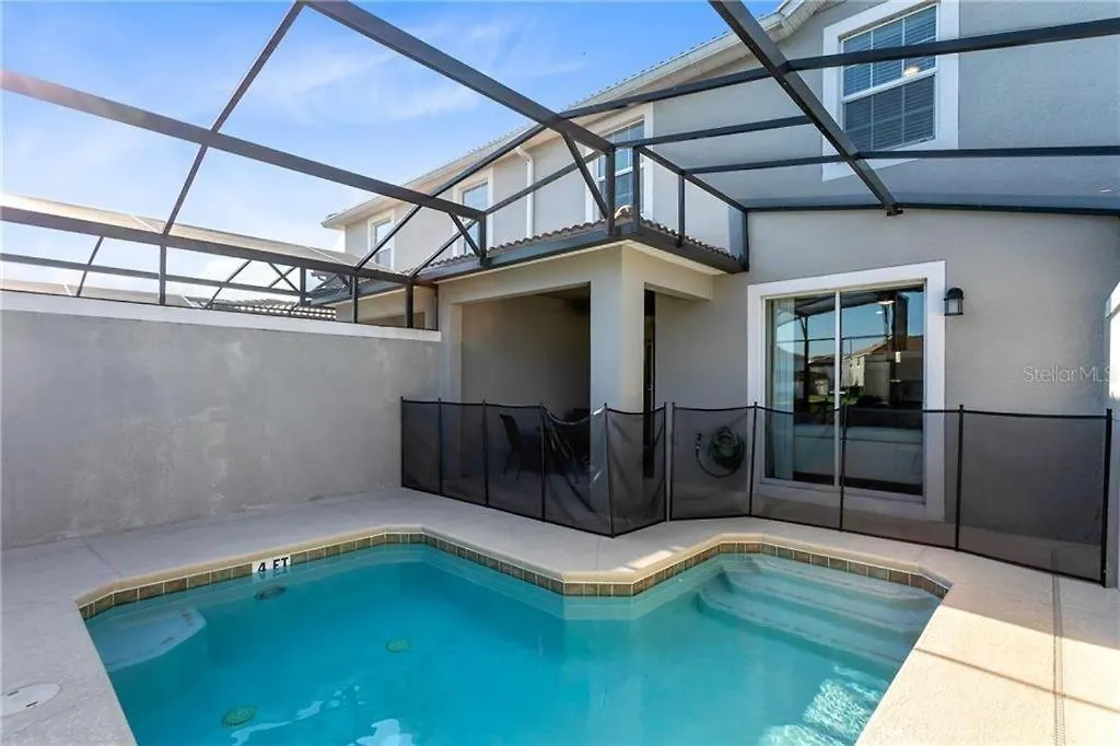 Storey 4 Bedroom Townhome Townhouse