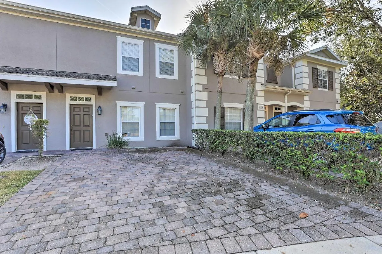 Family Townhome With Amenity Access!