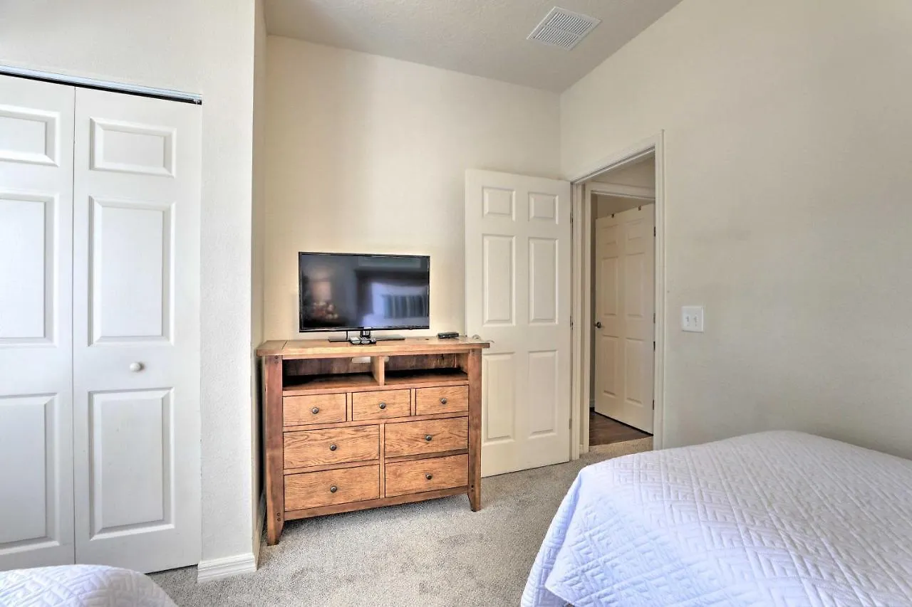 Lucaya Village Townhome With Pool, 6 Mi To Disney! Holiday home *