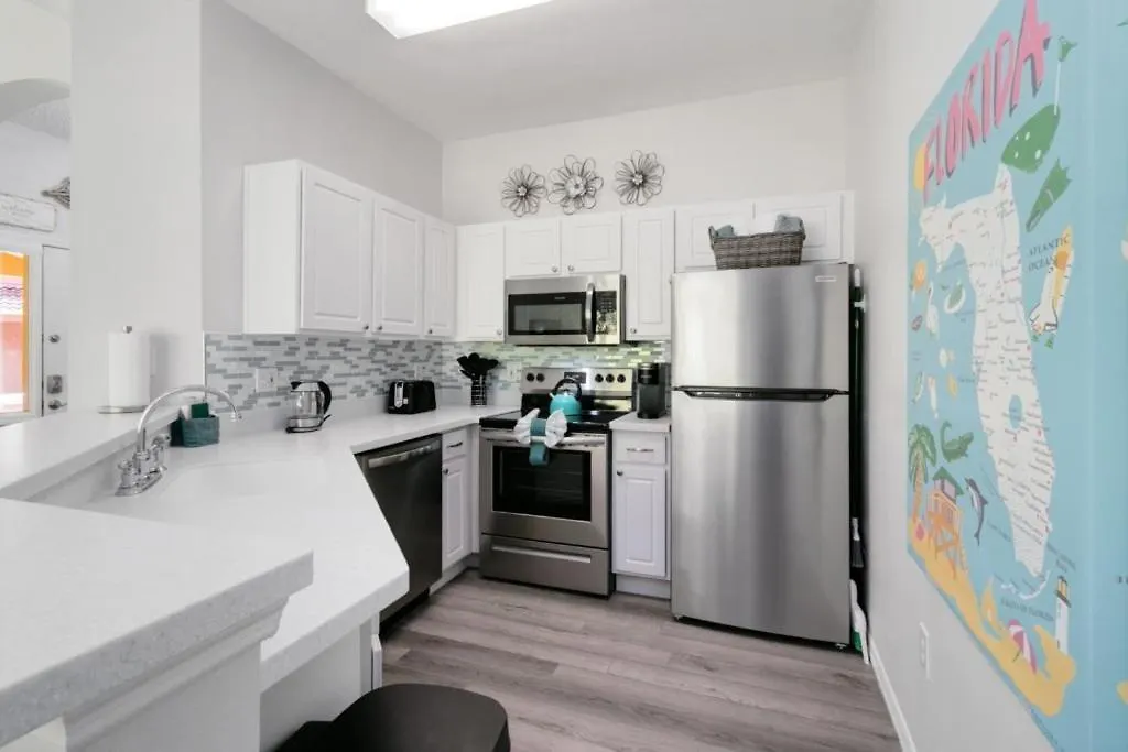 Area 4 Bed 3,5 Bathroom Emerald Island Townhouse
