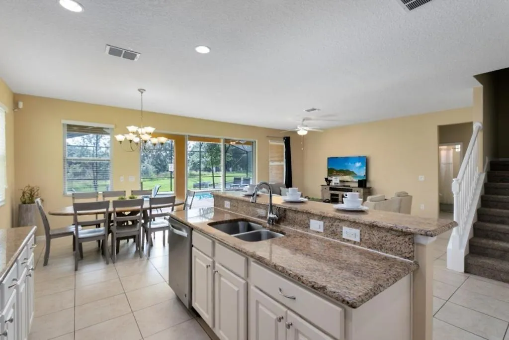 Veranda Home, 8br, 6 En-suites, View,pool كيسيمي