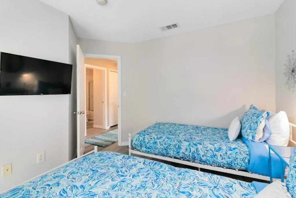 Area 4 Bed 3,5 Bathroom Emerald Island Townhouse *