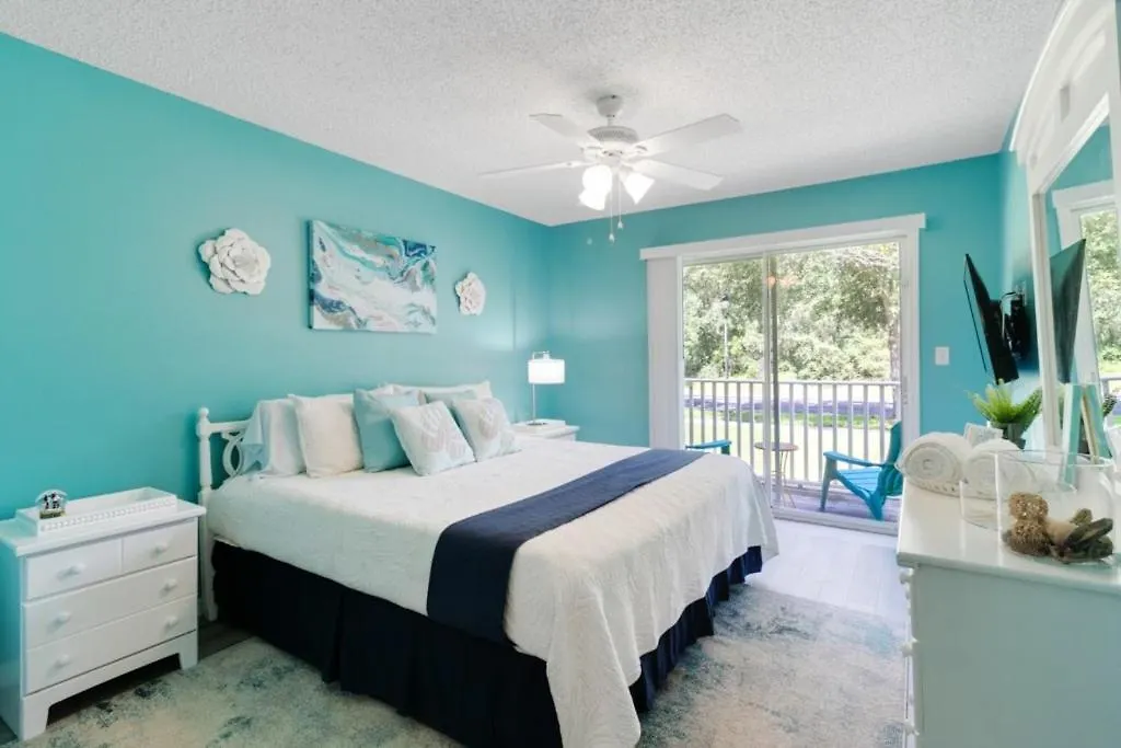 Area 4 Bed 3,5 Bathroom Emerald Island Townhouse *