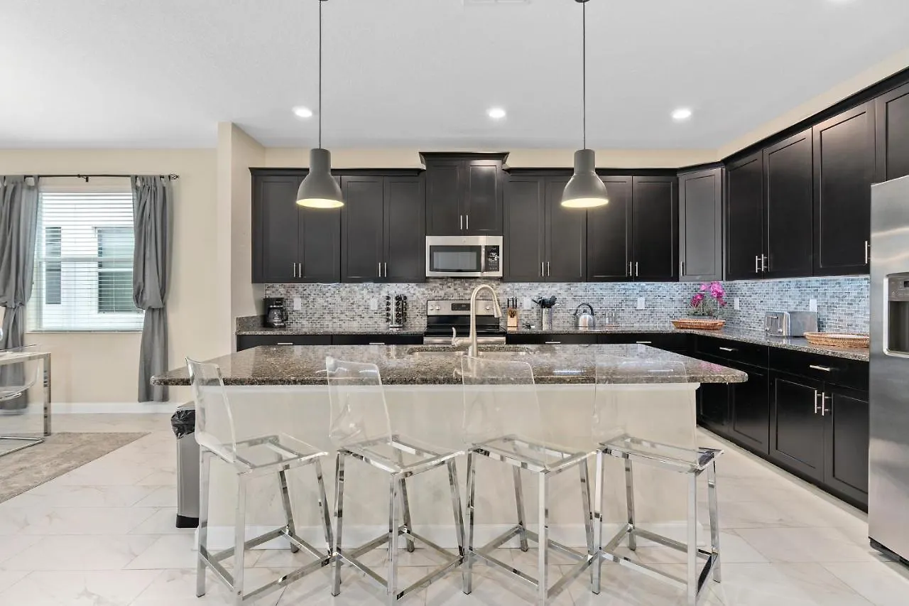 Storey -6 Bedrooms Luxury W-pool & *