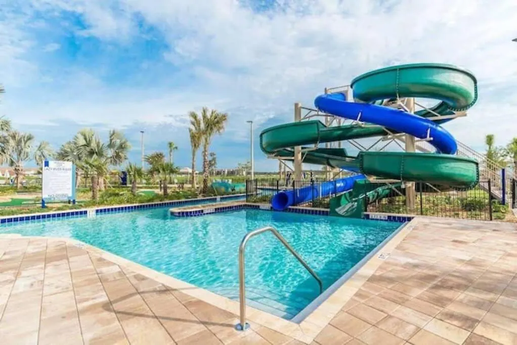 Storey -6 Bedrooms Luxury W-pool &