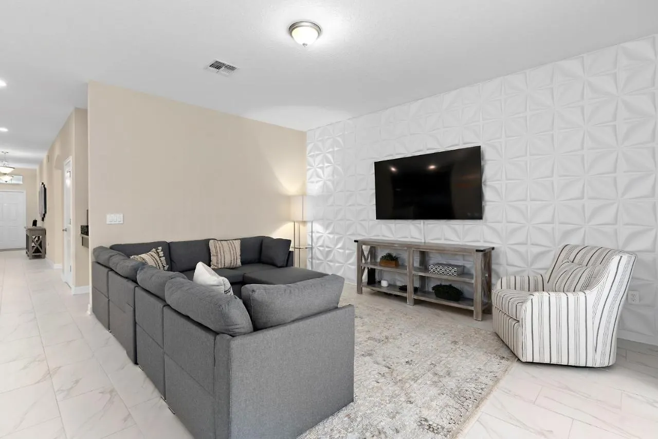 Storey -6 Bedrooms Luxury W-pool &