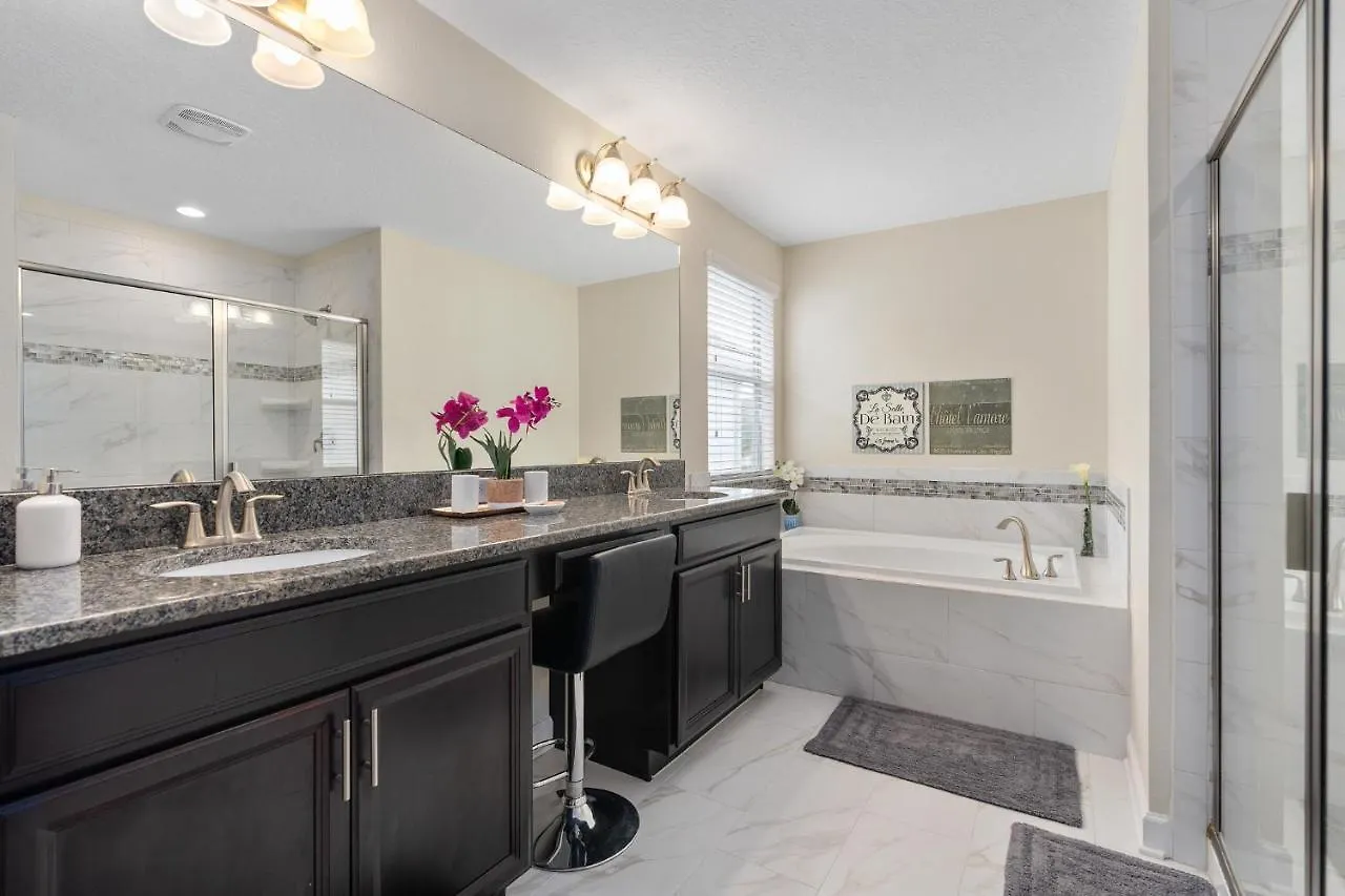 Dom wakacyjny Storey -6 Bedrooms Luxury W-pool &