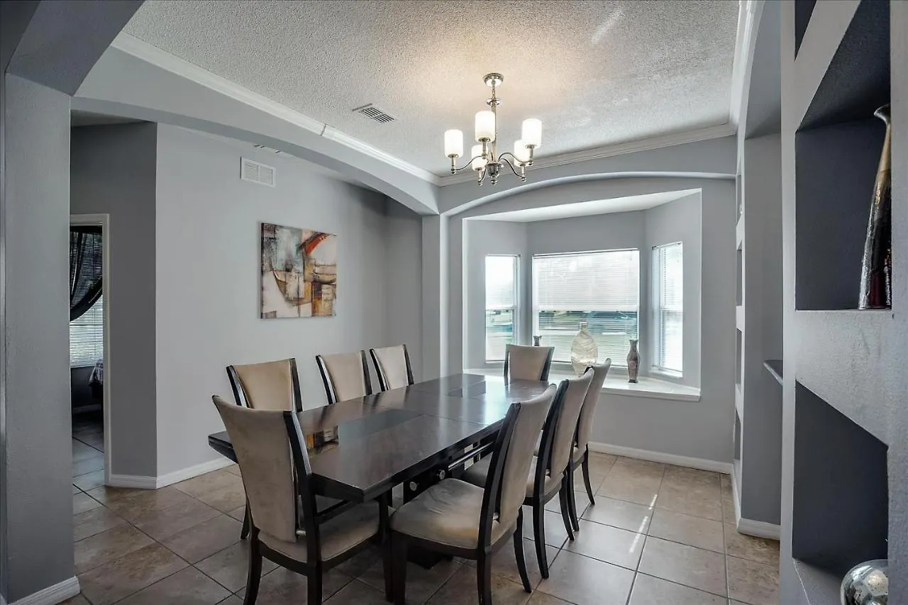 Excellent 7 Bedroom Eir Vacation - Private Pool Kissimmee