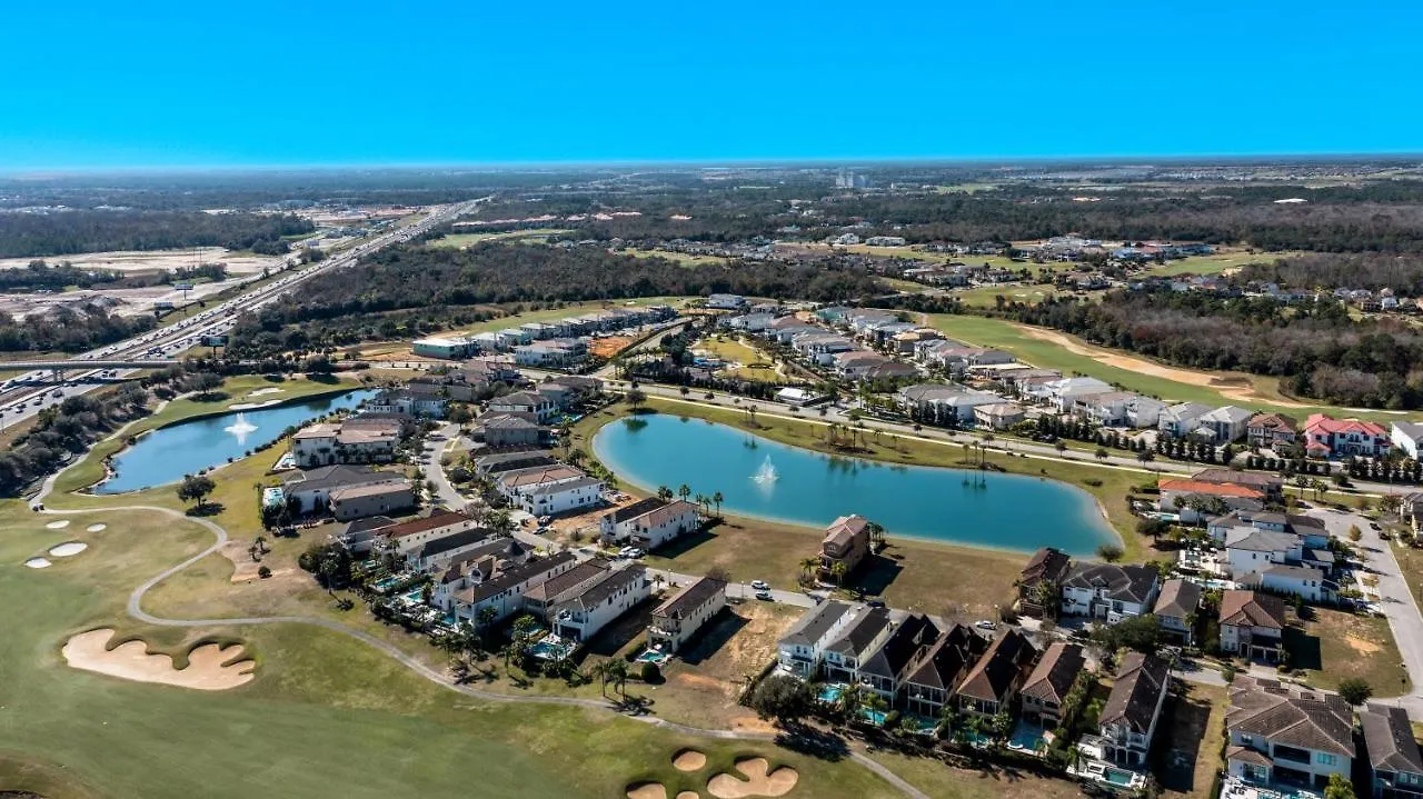 Front Luxury Estate Reunion Near World Villa