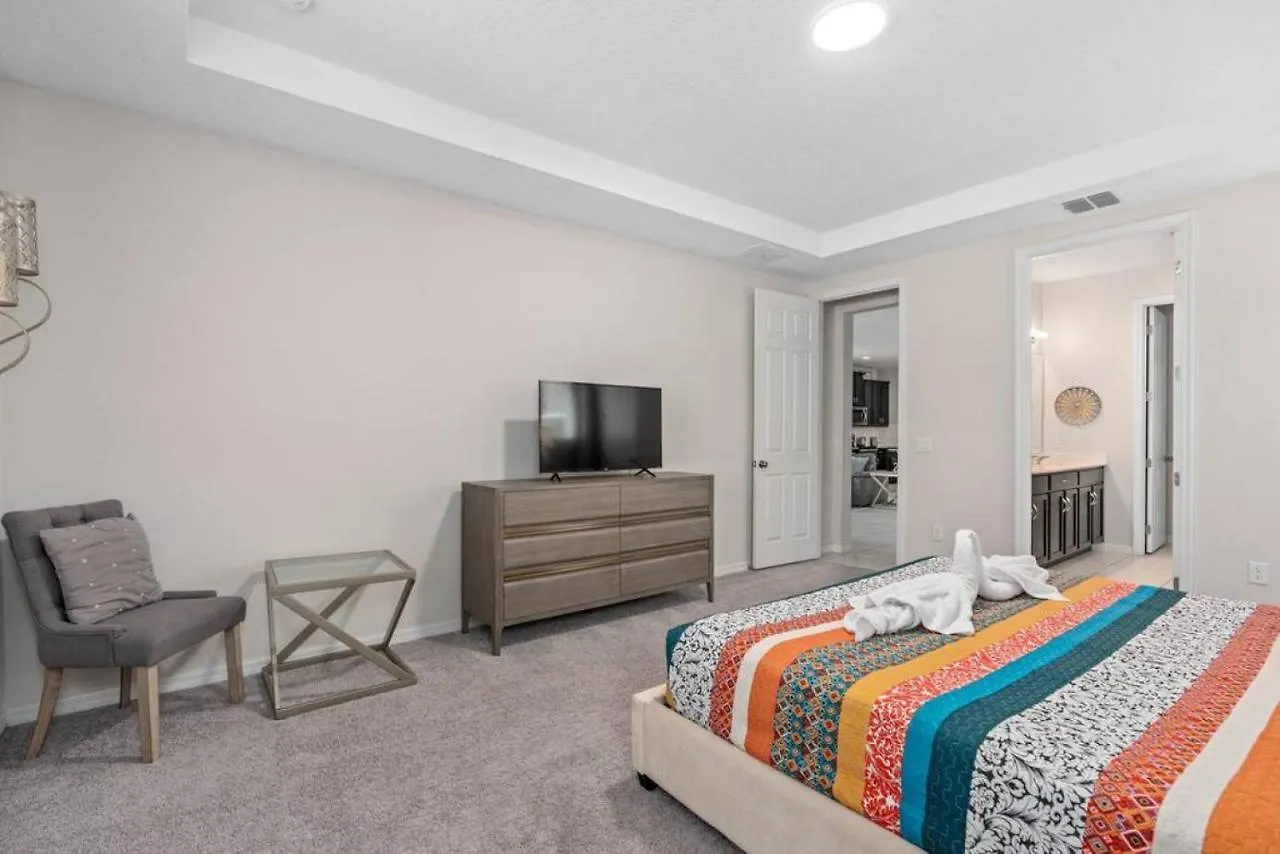 Vila Modern Solara With Pool, 7bd Kissimmee