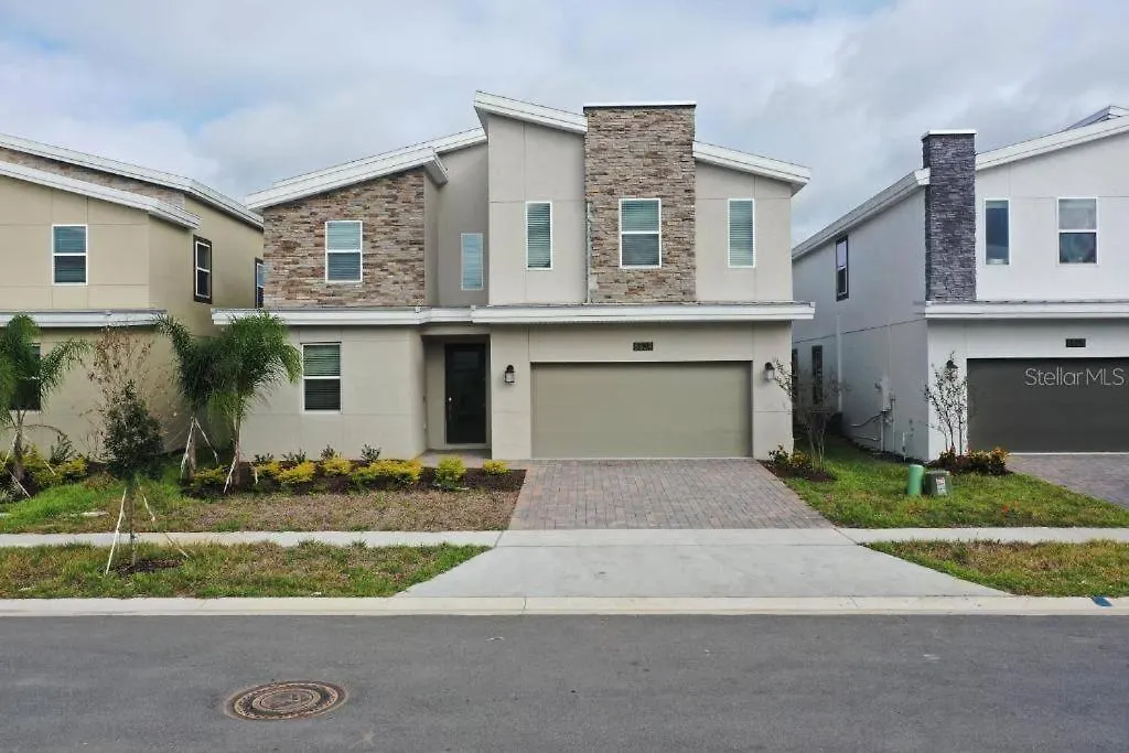 8 Bedrooms 5 Bathrooms And Theater Room, Golf Course View Villa