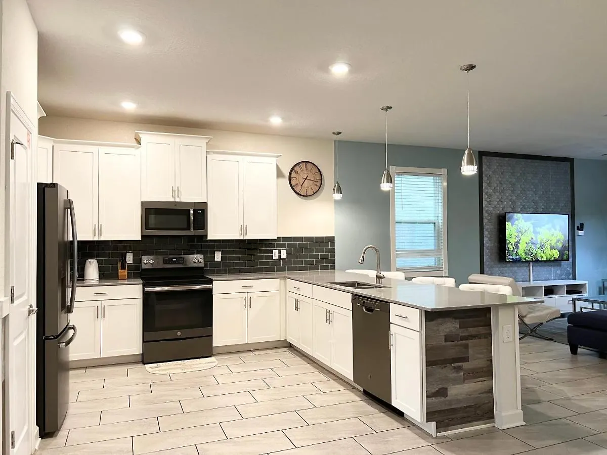 Villa 8 Bedrooms 5 Bathrooms And Theater Room, Golf Course View *