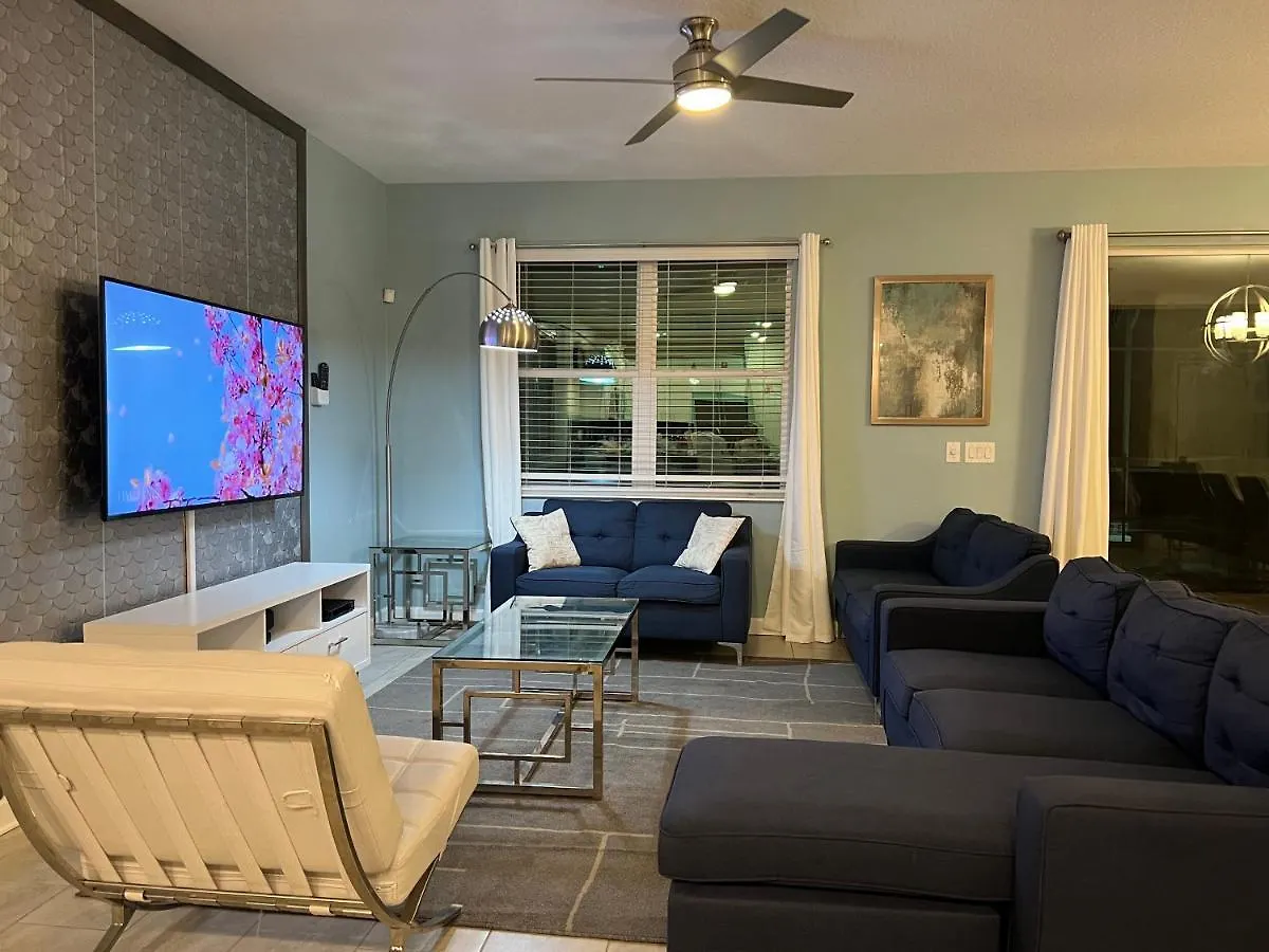 8 Bedrooms 5 Bathrooms And Theater Room, Golf Course View *