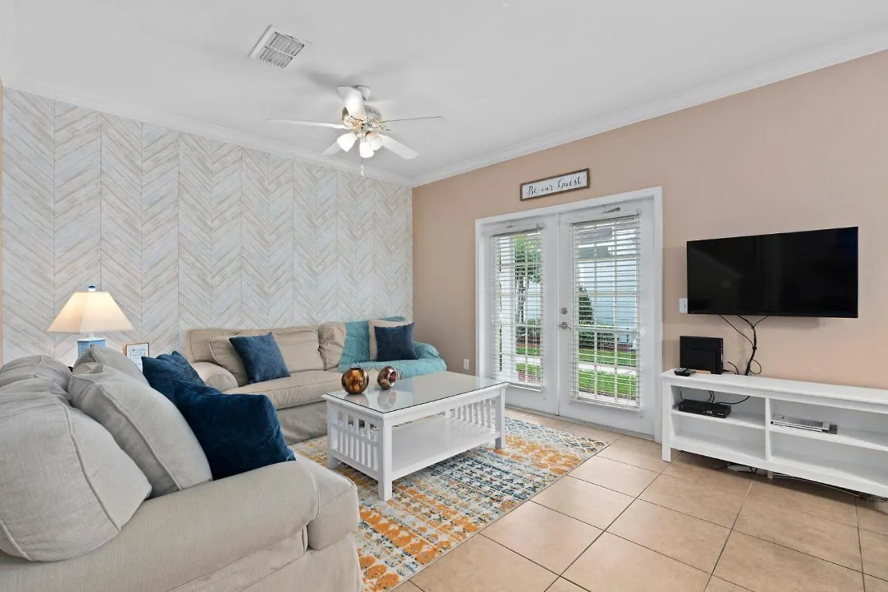 Charming Townhouse With 2 King & Amazing Pool Only 10 Mins To Kissimmee