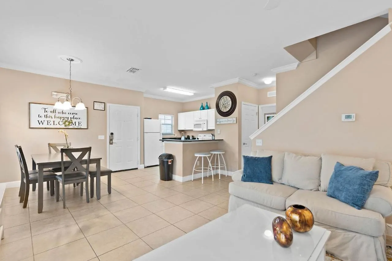 Casa de Férias Charming Townhouse With 2 King & Amazing Pool Only 10 Mins To *