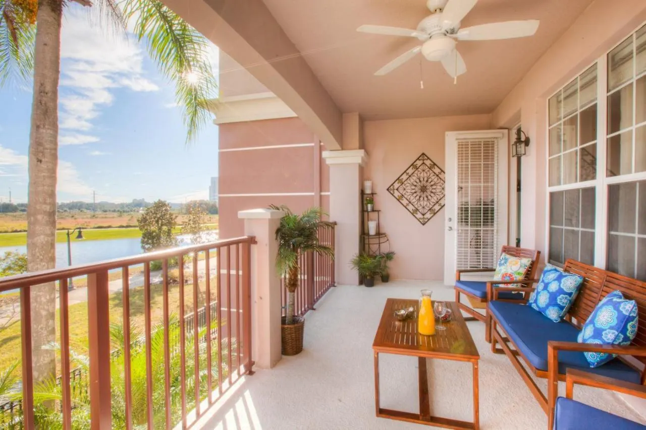 Stunning Lakeview Wprivate Balcony Apartment